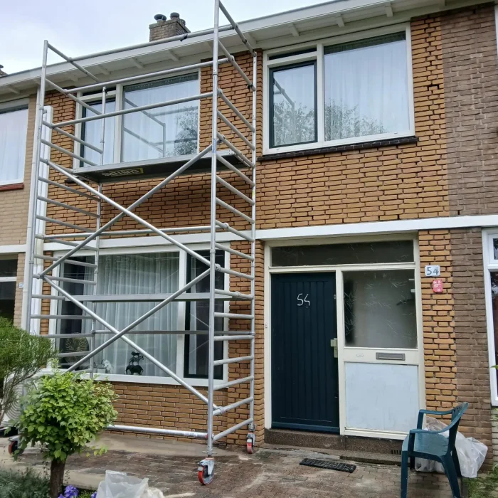Strakke gevel na professionele gevelrenovatie in Den Haag