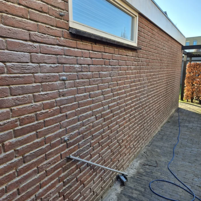 Gevelrenovatie van bakstenen woning door DW Cleaning